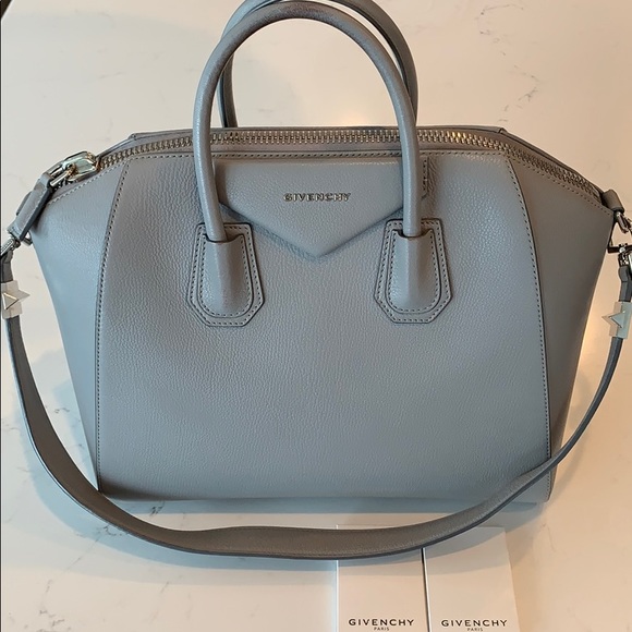 Givenchy Handbags - GIVENCHY Medium Antigona Bag